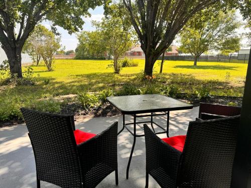 Tranquil One and Half Acre Retreat with Modern Comfort in Форні