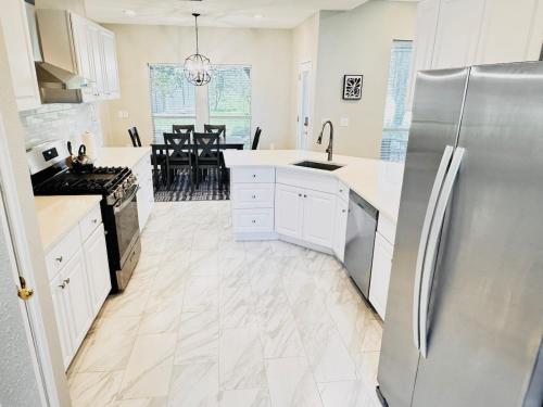 Tranquil One and Half Acre Retreat with Modern Comfort in Форні