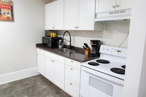 Downtown Apartment 6-7 people in Bowmanville