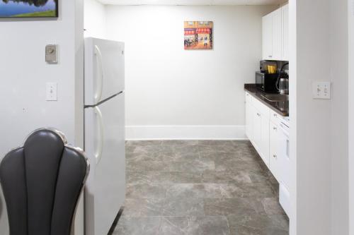 Konyha, Downtown Apartment 6-7 people in Bowmanville