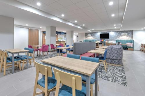 Home2 Suites by Hilton Dallas I-30 Cockrell Hill - 편의 시설/서비스