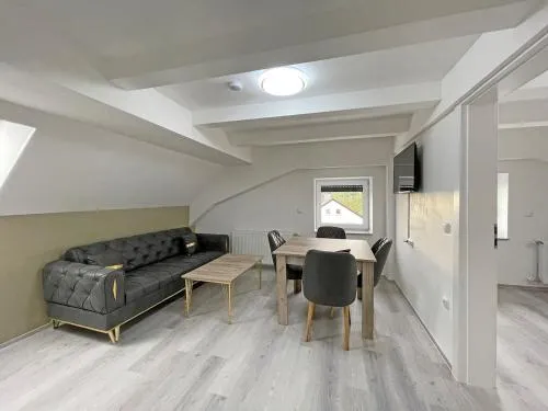 Schickes Apartment für 3 Personen Plus Schlafcouch in Bernstadt, Deutschland