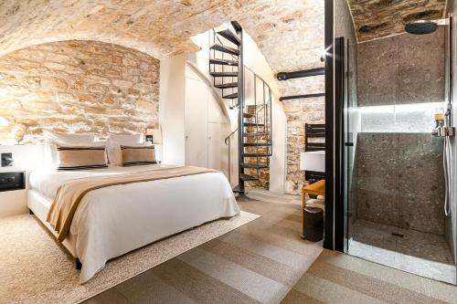 Luxury Suite 2BR Le Marais AC Courtyard