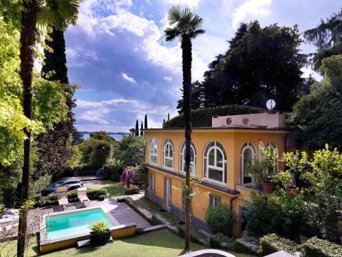  Villa Ella in Luxury Resort in Gardone Riviera