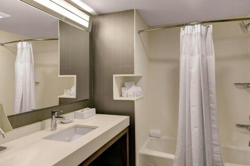 Courtyard by Marriott New Orleans Westbank/Gretna - image 9