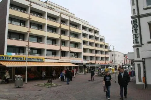 22-32 - Nielsen am Strandübergang in Westerland, Deutschland
