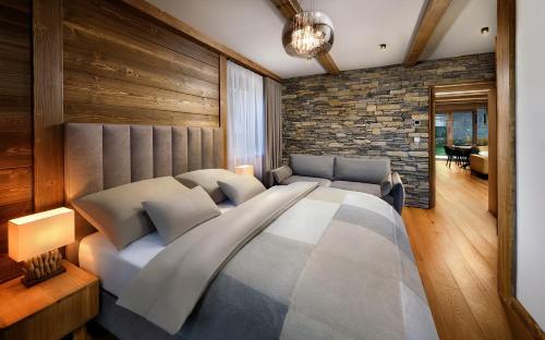 Chalet Oasis - Luxury 5-Bedroom Chalet with Panoramic Views in Huti