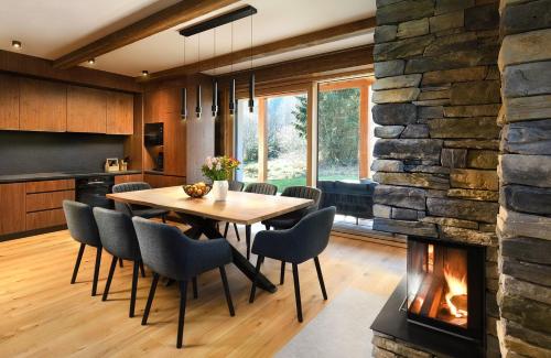 Chalet Oasis - Luxury 5-Bedroom Chalet with Panoramic Views obrázok