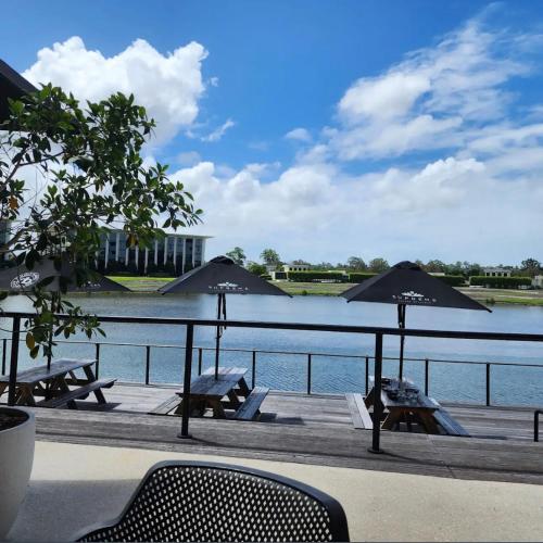 Gold Coast Golf Course Villa in Benowa