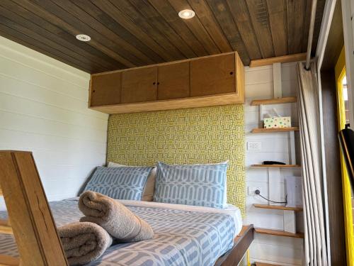 Ocean Breeze Tiny House - Ocean and Lake View in Mallacoota