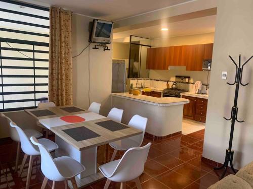 Casa Hospedaje Las Lomas con piscina en La Merced in 拉梅爾塞