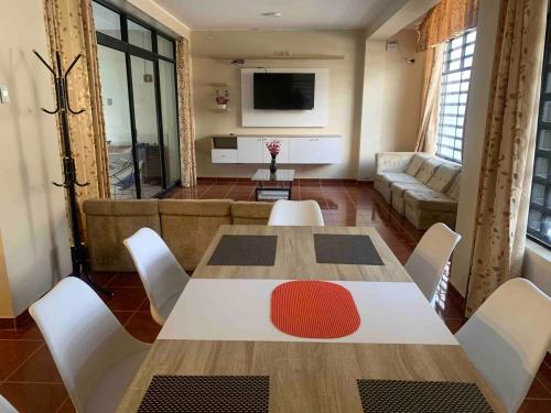 Casa Hospedaje Las Lomas con piscina en La Merced in 拉梅爾塞