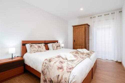 1x spalnica 80 kv. m., 1x zasebna kopalnica Hiša v Gandra (Casa da Petisqueira 54-Paredes-Oporto) in Gandra