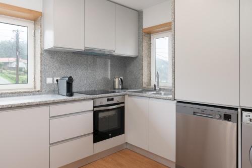 Oprema, 1x spalnica 80 kv. m., 1x zasebna kopalnica Hiša v Gandra (Casa da Petisqueira 54-Paredes-Oporto) in Gandra