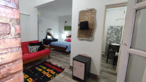 Casa hasta 6 personas a minutos del nodo tecnologico sobre avenida principal la banda -consulte para in La Banda