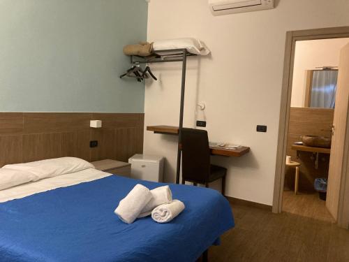 Double Room image 9