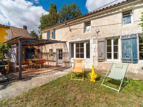 LES FRANC ensemble de 2 gites qui en font un grand in Tonnay-Charente