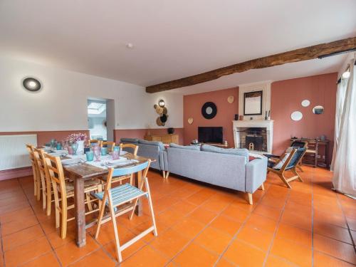 LES FRANC ensemble de 2 gites qui en font un grand in Tonnay-Charente