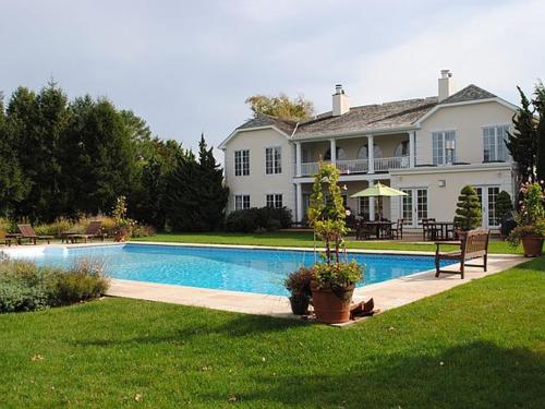 A szálláshely kívülről, Villa Noyaan - Luxury with pool in Southampton