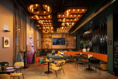 Moxy Glasgow Merchant City - image 6