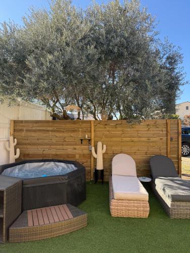 La Cabane de L'Olivier - Suite cosy avec jacuzzi & home cinéma gîte à louer Gontier