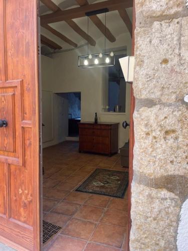 Rustic house with swimming pool in Albinyana
