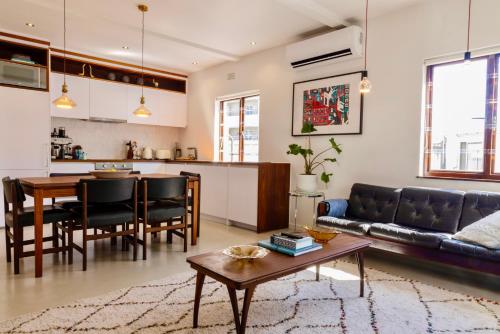 Modern and cozy 2-Bedroom with Pool and Gym