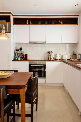 Modern and cozy 2-Bedroom with Pool and Gym