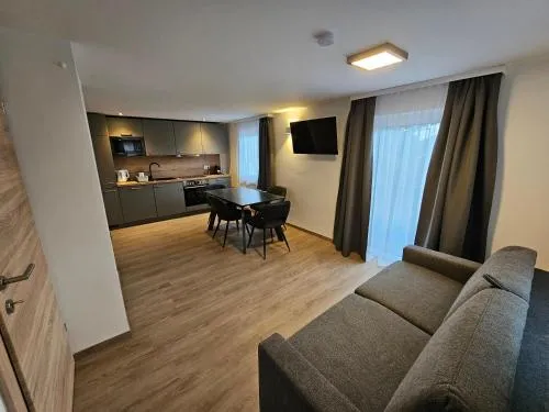 New, cozy retreat, 300 m to ski bus in Schladming Region in Assachberg, Österreich
