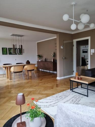 Im Zentrum von Leverkusen, helle 3-Zimmerwohnung 80 m2 in Leverkusen, Deutschland