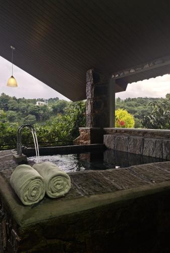 Kolam air panas, Kandy Victoria Eco Resort  in Haragama