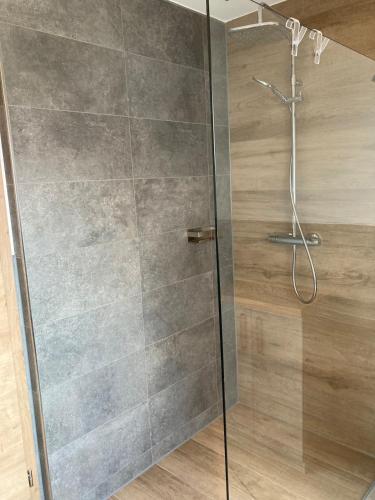 Zuhanyzó, Große Oberwohnung in Ankum