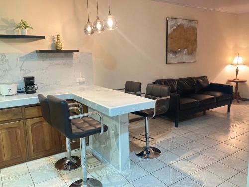 Hospedaje Ana Lu 1 Only 10 minutes from airport in La Mandarina