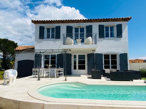 Cetanou villa 4 étoiles piscine et climatisation au calme - Location saisonnière - La Londe-les-Maures