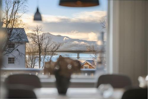 Serene Countryside Holiday Home with Fjord Views and blooming Gardens in Tverlandet