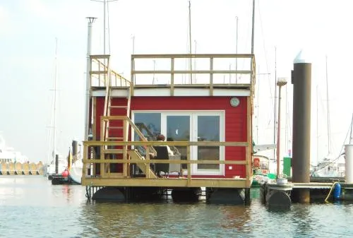 Houseboat Lottas meerZeit, Kaminofen, Dachterrasse, Parkplatz in Neustadt in Holstein, Deutschland