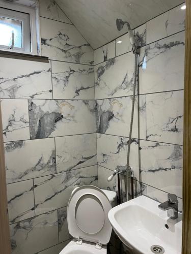 Nikolay Lodge in Yate Central