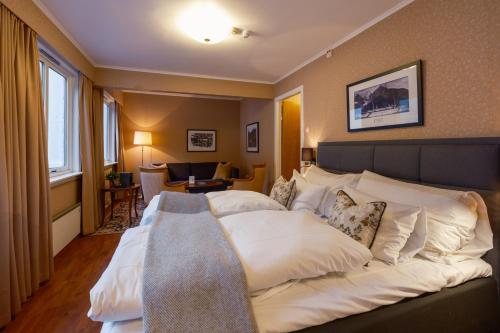 Queen Room with Garden View