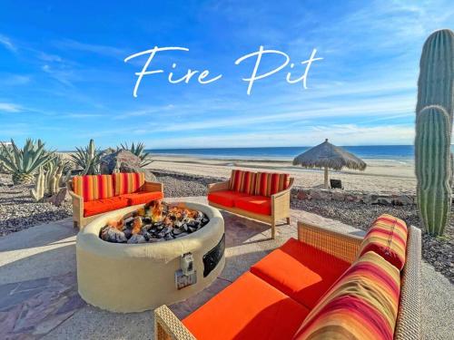 Oceanfront Gem with Pools & Private Beach #704 – khách sạn tại Playa Encanto