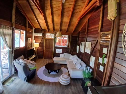 Maison charmante proche de Petit-Bourg avec vue montagne in เปอตี บูร์จ