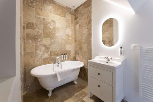 Maison Castel - A haven of peace near Deauville - 화장실