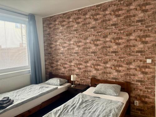 2 twin beds