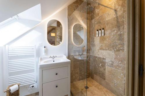 Maison Castel - A haven of peace near Deauville - 화장실