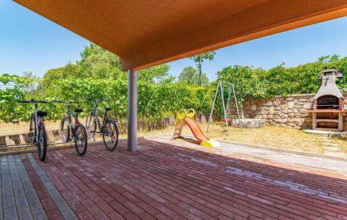 Детска площадка, Holiday Home NIKO in Badanj