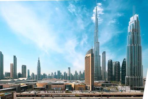 Fresh New 2 Bedroom! Amazing Burj Khalifa View! 5-star Pool & Gym Access!, Dubai (Foto 10)