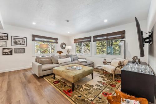 3BR Home with Scenic Views and Sauna