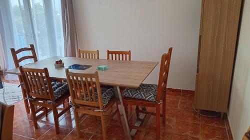 Appartement F4 Kone centre Tel 7O 55 O8 in Kone