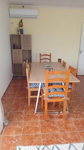 Appartement F4 Kone centre Tel 7O 55 O8 in Kone