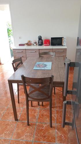 Appartement F4 Kone centre Tel 7O 55 O8 in Kone