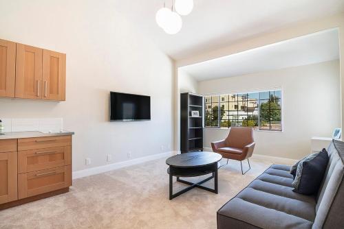 Beautiful 6BR Family 2-Story Villa With Large Backyard and Outdoor Kitchen, Los Angeles (fotografie 2)